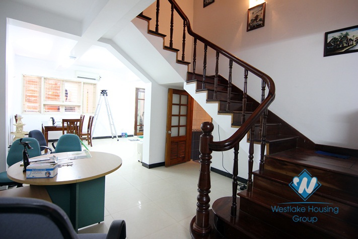 Lovely house with 6 bedrooms on the lakeside of Westlake Tay Ho